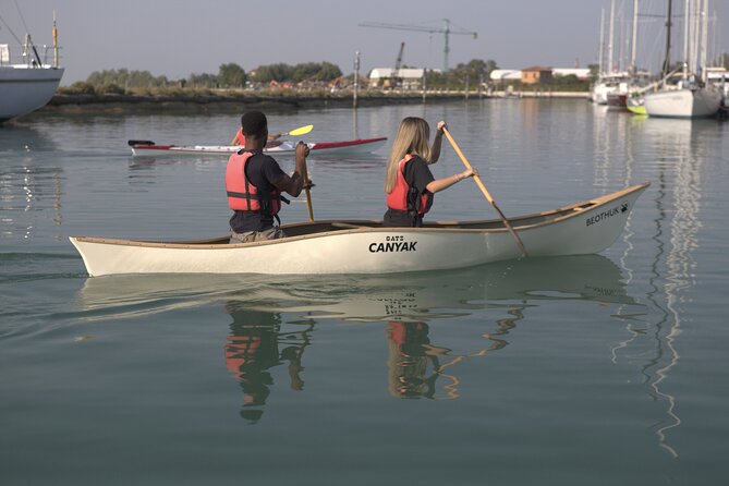 2 Hour Night Kayak Tour in Venice, premium experience with sunset - Meeting at Calle Tornielli 2370 and getting on the water smoothly