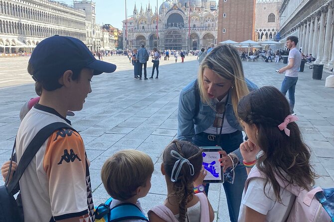 2-Hour Venice with Kids and Family Friendly Private Guided Tour - How the treasure hunt keeps kids from checking out