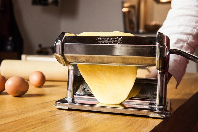 3 Hour Cooking Class: Homemade Pasta and Tiramisu in Venice - Making fresh pasta in Venice, the practical way