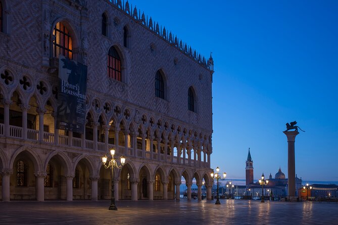 4 Hours Venice Private Photo Sunrise - Meeting at Bar Americano (San Marco) and Staying Comfortable