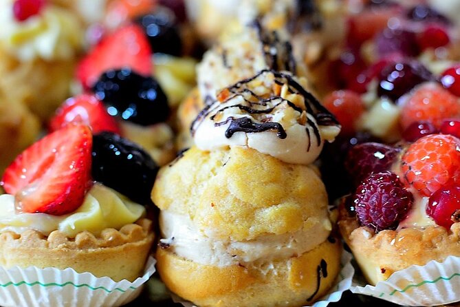 A Sweet Stroll Through Venice: Pastries, Chocolate, and Gelato - Stop 2: Pasticceria Rizzardini Since 1742 (and the Acqua Alta Survivors)