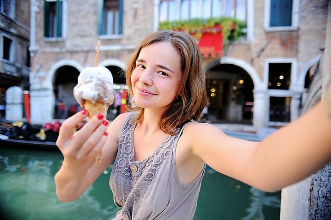 A Sweet Stroll Through Venice: Pastries, Chocolate, and Gelato - Stop 4: Gondola Traghetto di Santa Sofia to Cannaregio (A Short Ride with Real Perspective)