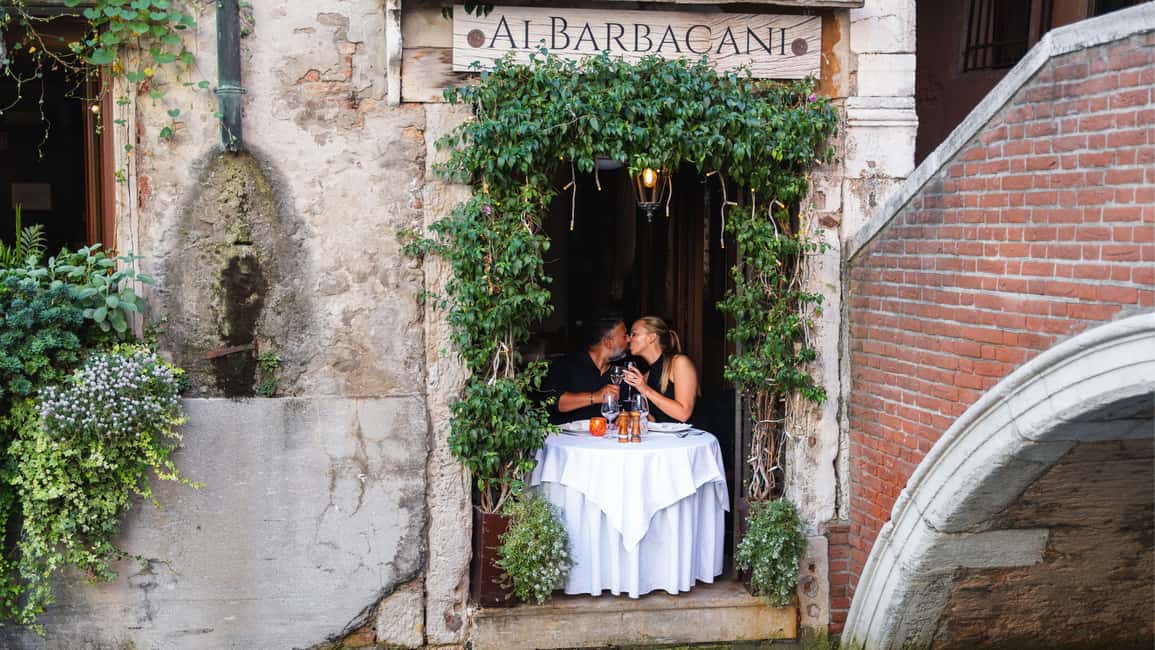 A Unique Photoshoot in Venice - The 3-Location Route Between Rialto and San Marco