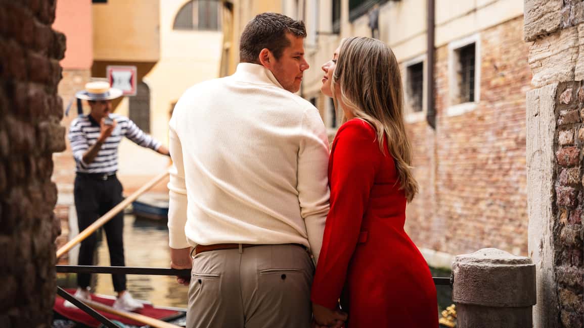 A Unique Photoshoot in Venice - Posing Help That Actually Makes You Look Like You