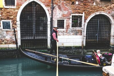 Best of Venice in 3 hours - Ponte degli Scalzi: a Grand Canal view without the main-stage crowds