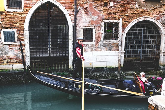 Best of Venice in 3 hours - Ponte degli Scalzi: a Grand Canal view without the main-stage crowds