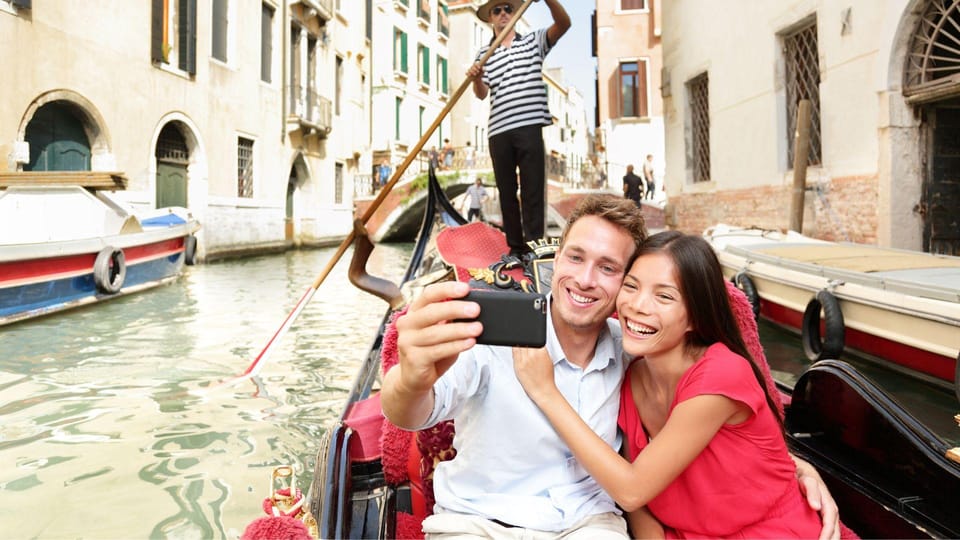Best of Venice: Private Walking Tour with a Local - Rialto Bridge and Mercato di Rialto: trade, food, and the everyday rhythm