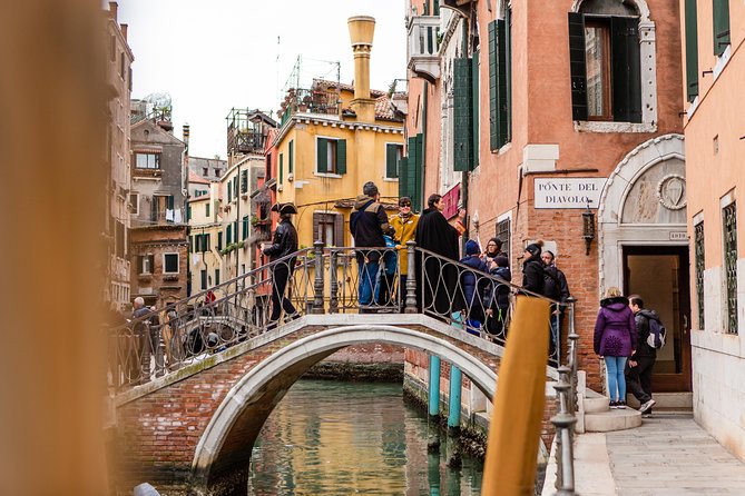 Carnival & Casanova Secrets, Theatrical Walking Show - Stop 1: Codega and the Lantern-Forward Venice