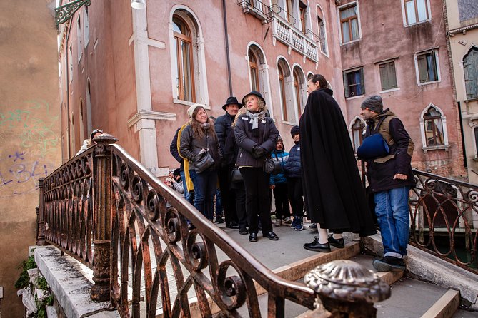 Carnival & Casanova Secrets, Theatrical Walking Show - Meeting at Calle Larga de l’Ascension: Easy Start, No Hotel Pickup