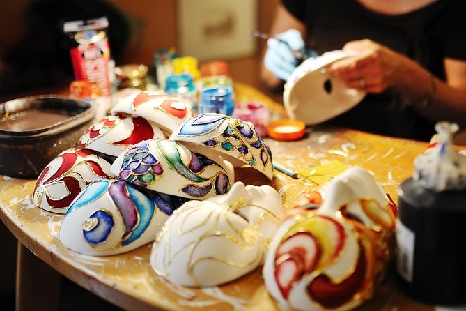 Carnival Treasure Hunt & Mask Painting Workshop - Your Route: Calli, Campo Squares, Churches, and the Ponte delle Ostreghe