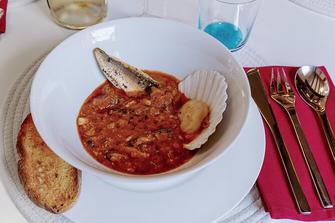 Cesarine: Home Cooking Class and Meal with a Local in Venice - Group size, timing, and what to expect if you’re tight on schedule