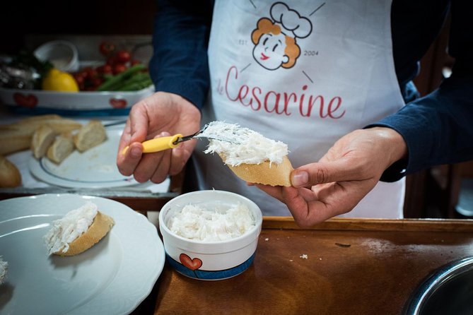 Cesarine: Market Tour & Cooking Class at Local's Home in Venice - Ponte di Rialto and the Rialto markets: where your ingredients start