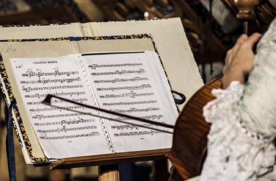 Cicchetti & Concert in Venice - Crossing to Scuola Grande di San Teodoro: where the concert magic happens