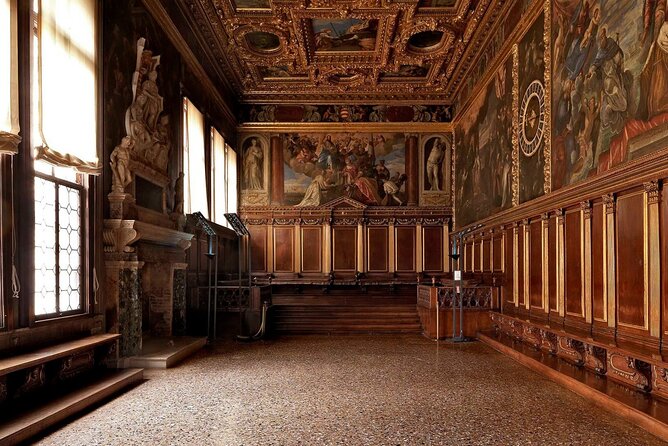 Doge's Palace Skip the Line Guided Tour in Venice - Your guide and the Crown Tours audio setup