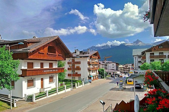 Dolomites Private Tour from Venice - Stop 1: Lago di Misurina for Classic Mountain-Lake Views