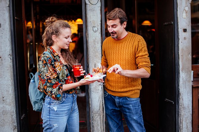 Drinks & Bites in Venice Private Tour - Ponte di Rialto at night: what you’re seeing and why it’s a good first stop