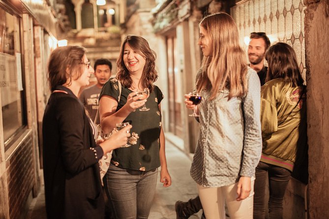 Drinks & Bites in Venice Private Tour - The guides: what the best evenings have in common