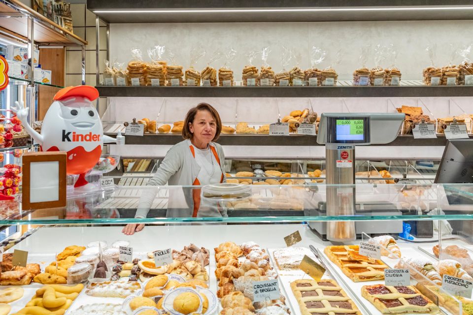 Eating Venice: Offbeat Food & Drinks Tour - Dessert at the end: tiramisù, Carnival frittella, or gelato