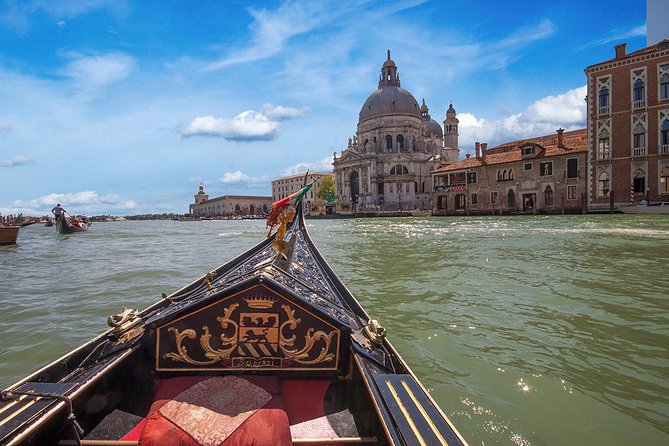Enchanting Venice: Private Gondola Experience - Meeting at Traghetto Santa Maria del Giglio: The Easy Part
