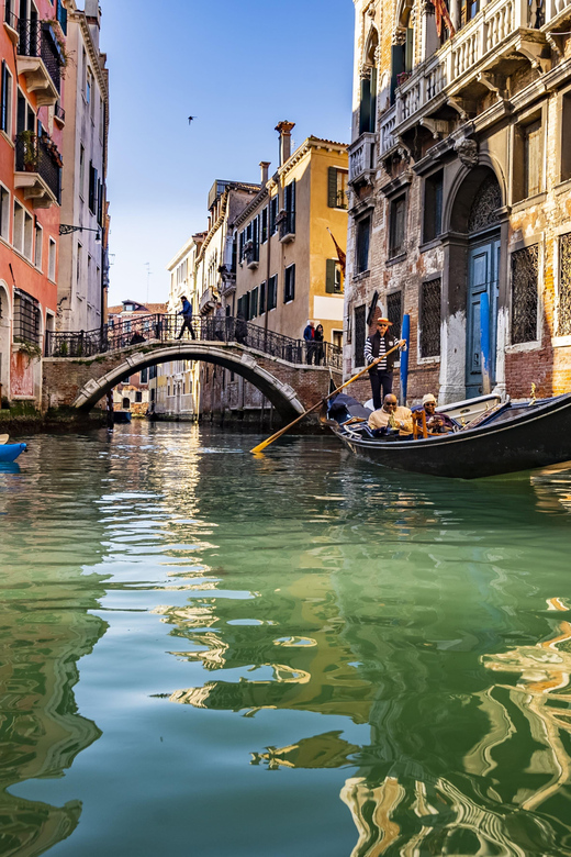 Family Kayaking Tour: Discovering Venice - Visiting the historic rowing club (Querini): more than a photo stop