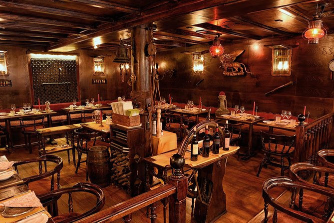 Four-Course Food & Wine Pairing Elegant Dinner in Venice - Service Pace and Atmosphere: Inner Courtyard Feel With a Bar Nearby