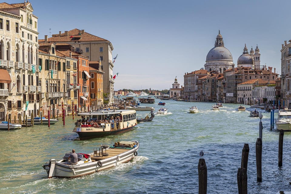 From Lake Garda: Venice City and Lagoon Guided Tour - The return: motorboat back through Giudecca and coach to Lake Garda