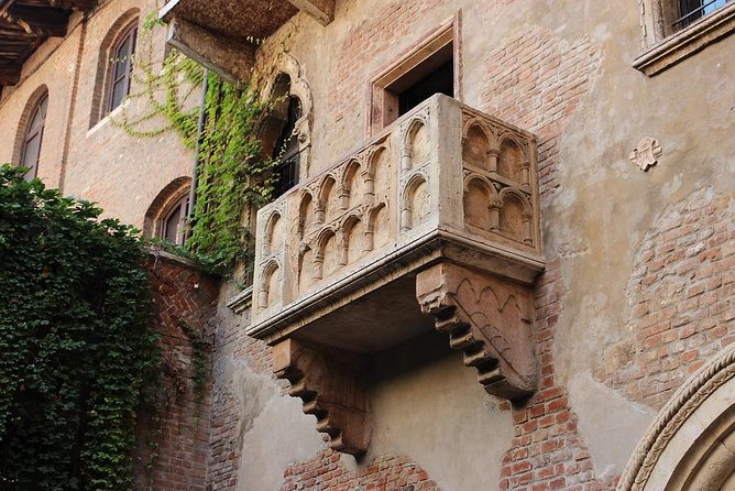 From Venice: Private Tour of Verona - The Duomo Area: Inside and Outside the Cathedral Zone