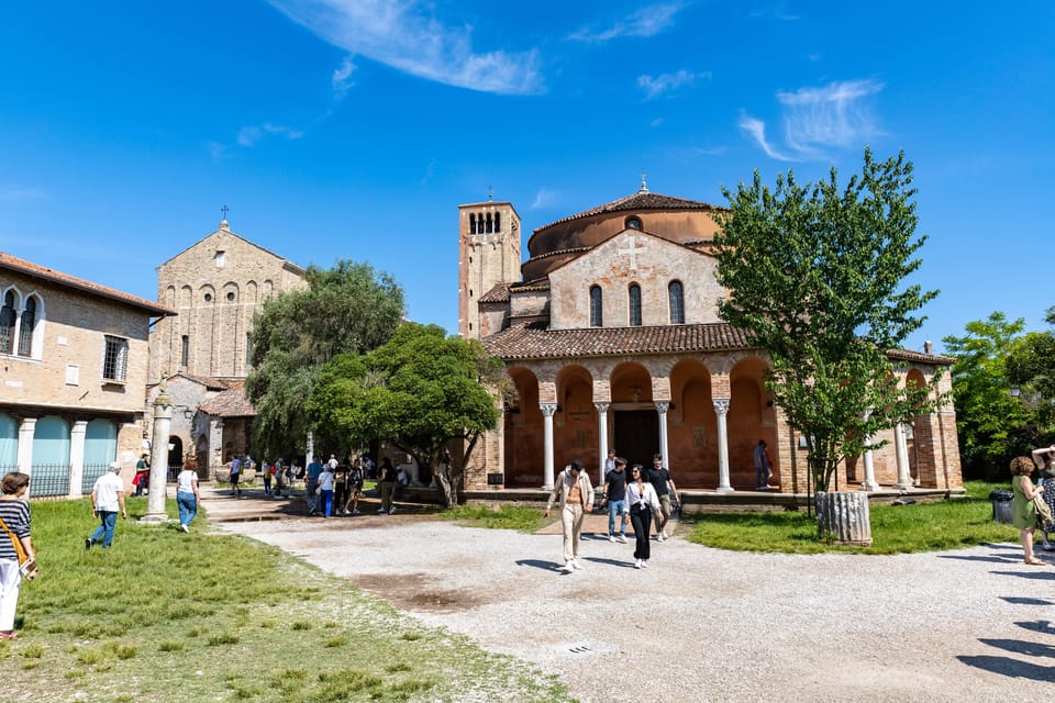 Full-day boat tour to Murano Burano Torcello from Chioggia - Listening as you go: how the Laguna Sud Audioguide works
