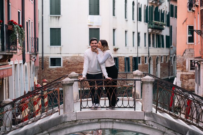 Glam photoshoot in hidden Venice! (up to 4) - Price and value: $83.08 for a private set