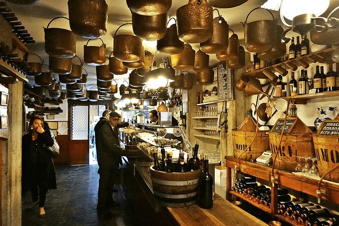Guided Small Group Kickstart Food Tour of Venice - San Giacomo di Rialto and the Ponte di Rialto moments