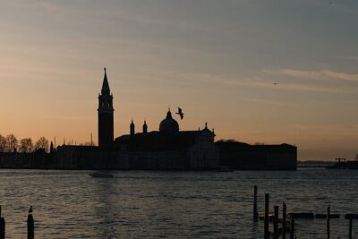 Hidden Venice Photo Tour with your phone! - Step-by-Step at St. Mark’s Square: Framing the Basilica, Chasing Reflections