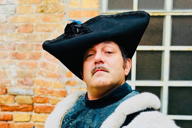 Historical Journey and Dress up Experience in Venetian Carnival - Stop 2: Optional dressing at the atelier (plus digital photos)
