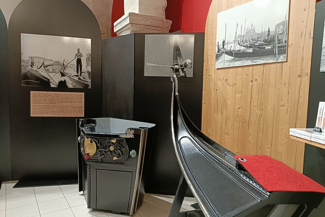 History Gallery: Venice in the Past 3D Experience - A story-rich Venice bookshop stop and your puzzle keepsake