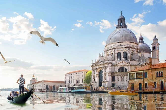 Magical Gondola Journey: Explore Venice's Grand Canal in Style! - Timing Matters: When the Canal Feels Peaceful vs Packed