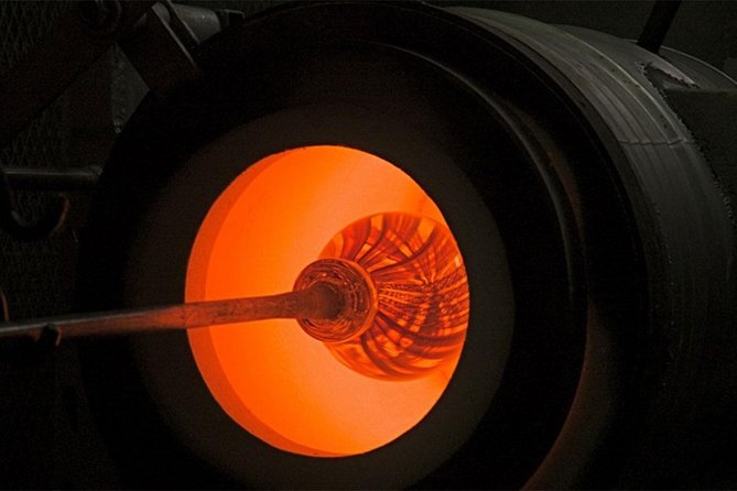 Molten glass magic - Glassblowing class - PRIVATE - Who this class fits best, and who should rethink it