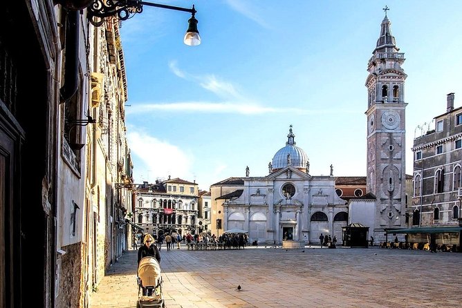 Morning Venice Walking Tour plus St Mark's Basilica Guided Visit - Rialto Bridge: what to watch for during your photo pause