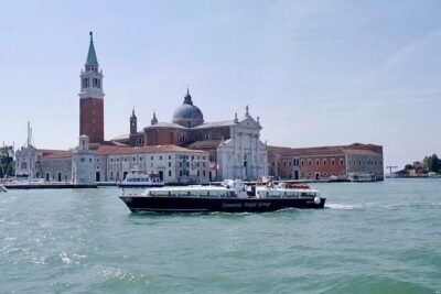 Morning Walking Tour of Venice with Mini Cruise - Start at Riva degli Schiavoni: the morning energy and how to find the group