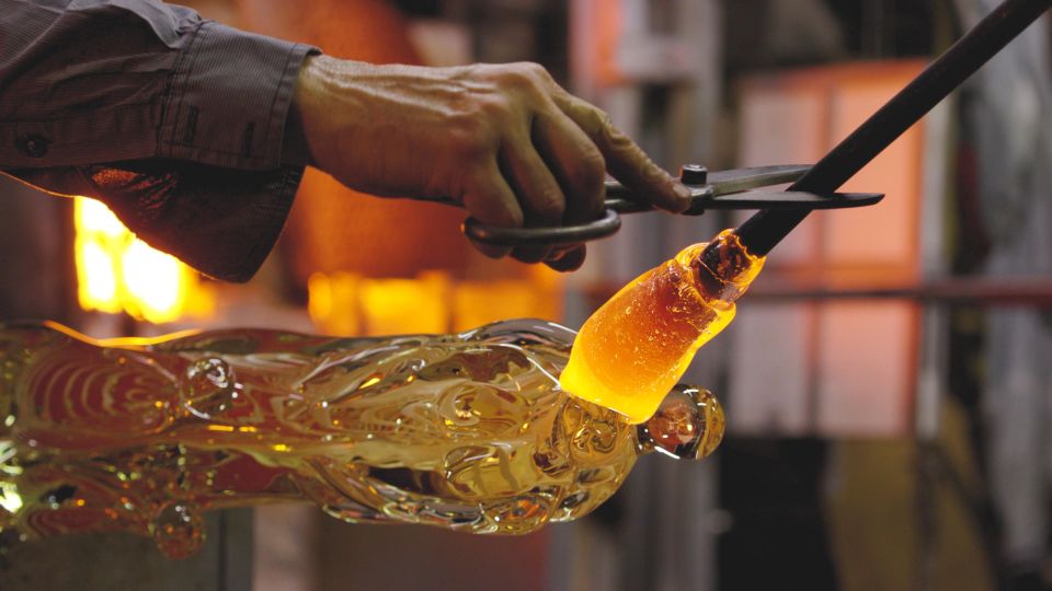 Murano: make your item with a glass master and take it home - Finding the Gino Mazzuccato Factory in Murano (Without Stress)