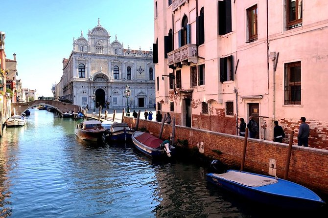 One-Day Venice: Skip-the-Line St. Mark’s Basilica, Walk & Gondola - Guide quality and language: why it can make or break the day