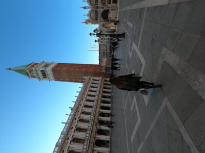 Photo with a professional photographer in Venice - Meet Marius and Ana: why the directions matter