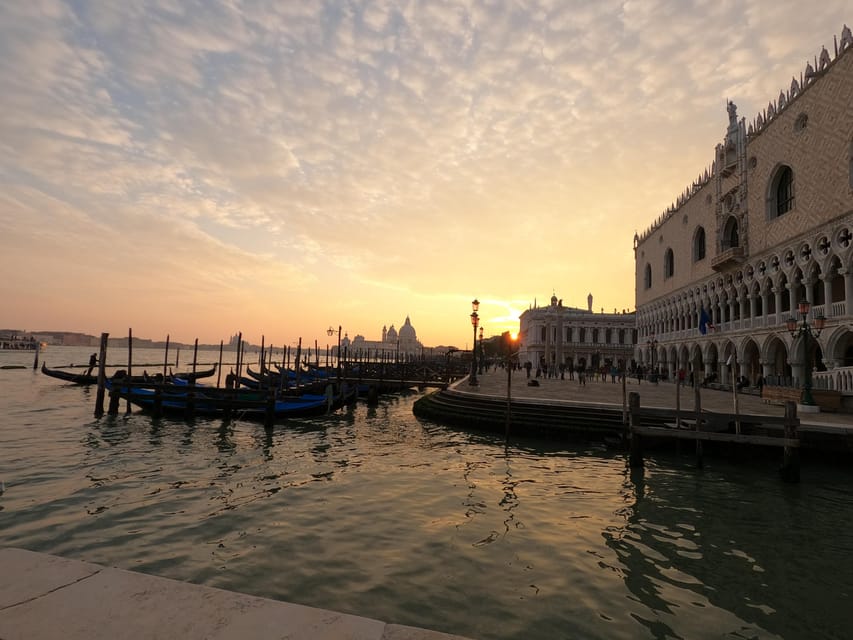Photo with a professional photographer in Venice - Price and logistics: what $59 covers, and what it doesn’t