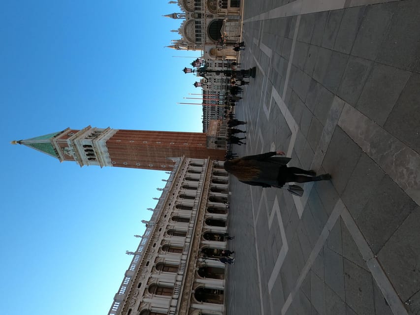 Photo with a professional photographer in Venice - Meet Marius and Ana: why the directions matter