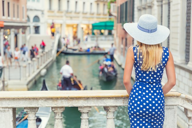 Photographer, Professional Photo shoot - Venice - The Shoot in Motion: How the Session Flows in Venice