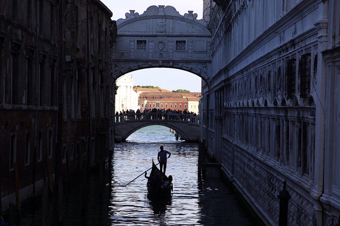 Photography workshop in the magical Venice (3h) - Equipment: what you need to bring (and what Andrea supplies)