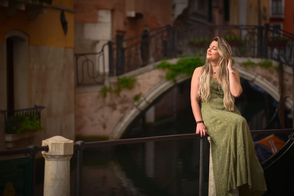 Photoshoot in Venice: Your Story, Our Lens - Book Now! - Destination 1: Rialto Bridge portraits with angles that actually flatter