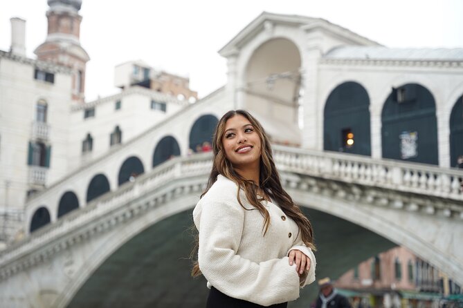 Premium Photoshoots in Venice - The Photographer’s Method: Posing Help Without the Awkwardness