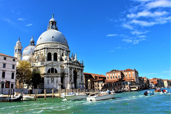 Private Arrival Transfer: Treviso Airport to Venice Hotels - Dropping at the closest pier: getting that last walk right
