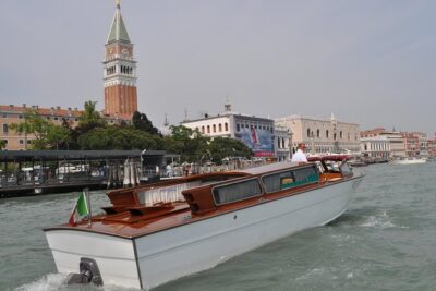Private Arrival Transfer: Treviso Airport to Venice Hotels - From Arrivals Hall to Piazzale Roma: the minivan part that sets the tone