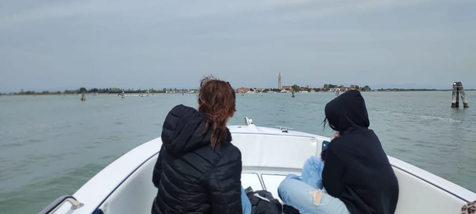 Private boat tour, visit the major islands Venice - Burano: Color Houses, Lace Makers, and Bussolà