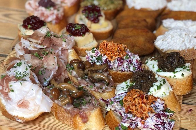 Private Food Tour: Cicheti & Wine - Mercati di Rialto: understanding how food arrives